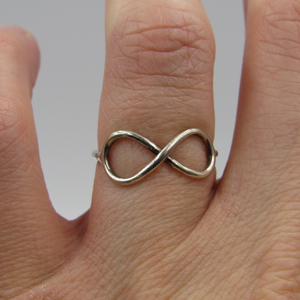 Size 7.25 Sterling Silver Simple Infinity Band - Picture 3 of 7